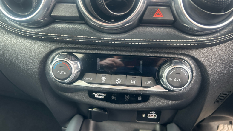 Nissan Juke 1.0 DiG-T N-Connecta 5dr DCT Petrol Hatchback